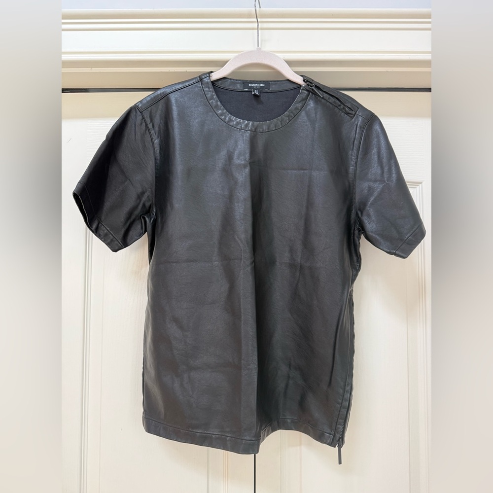 💎 KENNETH COLE | Faux Leather Zipper Detail Short Sleeve Top Size S